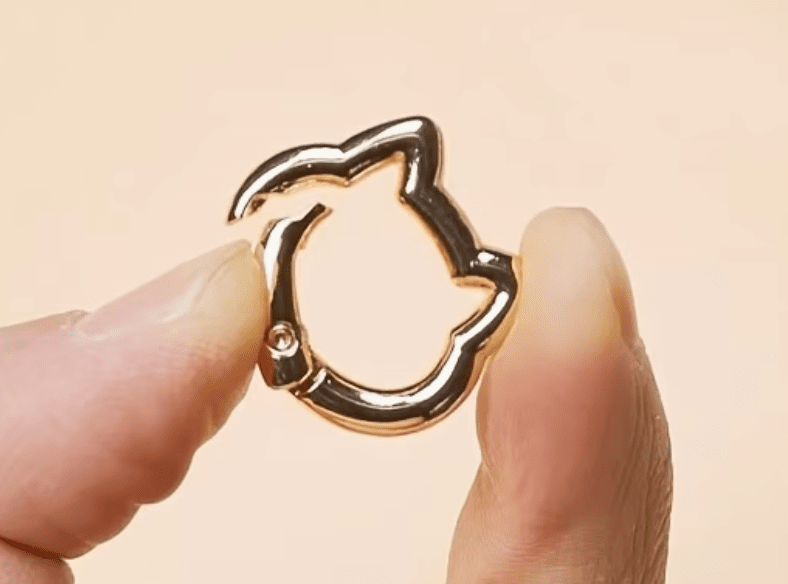Craftinglove cat-shaped carabiner