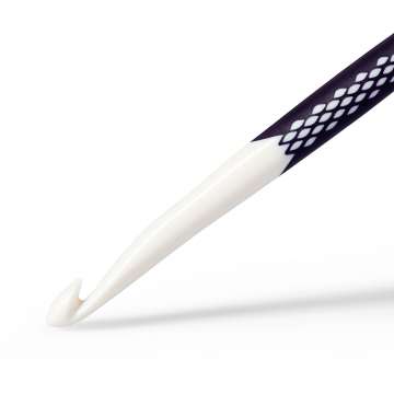 Prym ergonomic crochet hook 10mm, hook tip detail