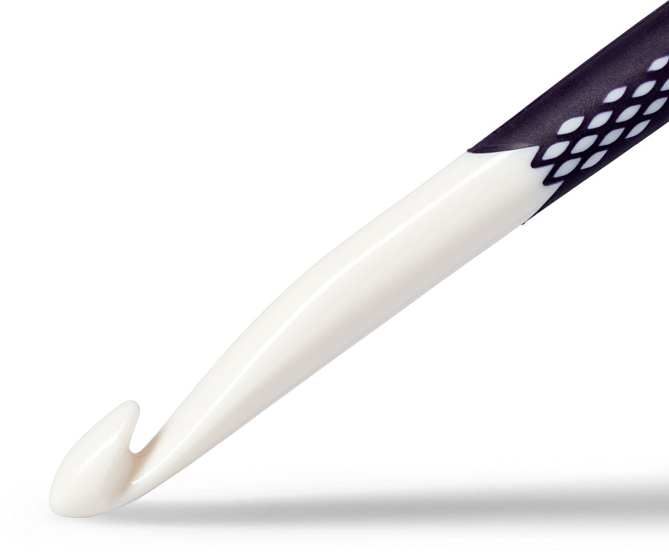 Prym ergonomic crochet hook 12mm, hook tip detail
