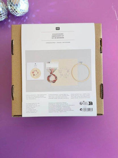 Vorgezeichnetes Stickset 'Mushroom Wreath' von Rico Design
