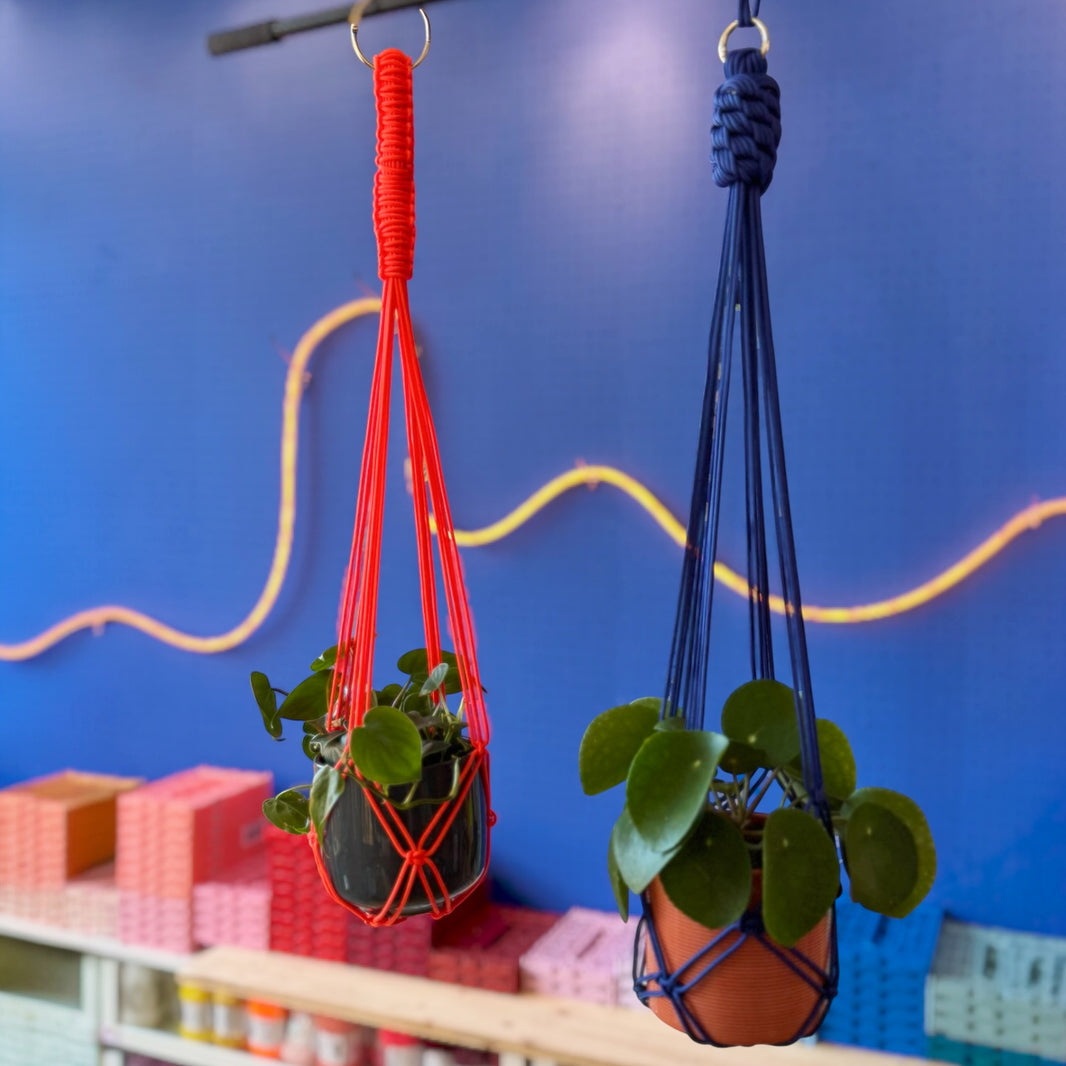 Craftinglove Banger macrame plant hanger in paracord