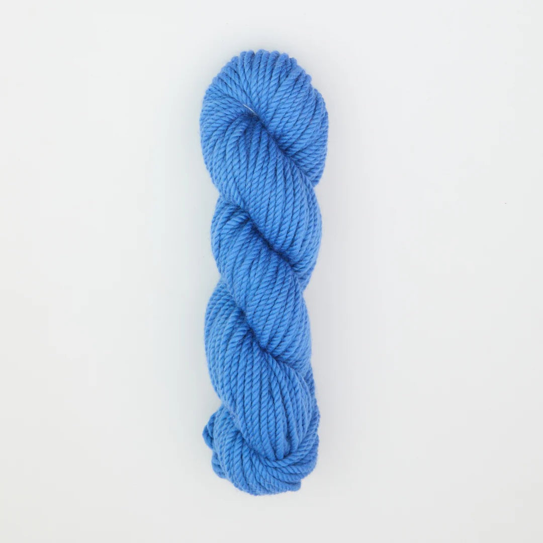 Violet Jane Fine Punch-Needle-Garn, 110g-Strang in Blue Yonder