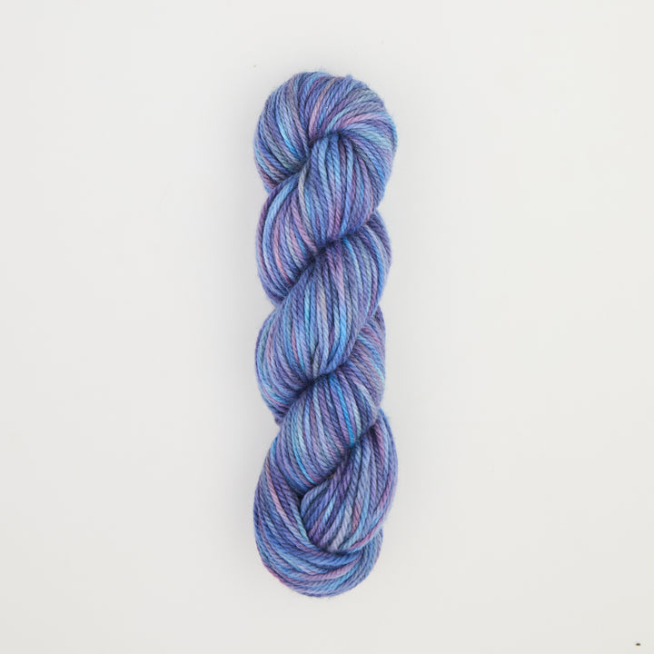 Feines Punch-Needle-Garn, Farbmuster Blue Noodle Alien mehrfarbig