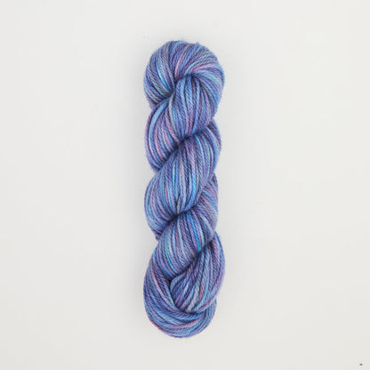 Feines Punch-Needle-Garn, Farbmuster Blue Noodle Alien mehrfarbig