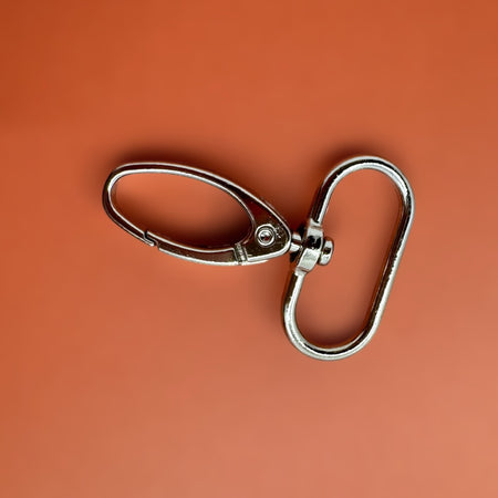Rotating carabiner in O-shape, 4cm