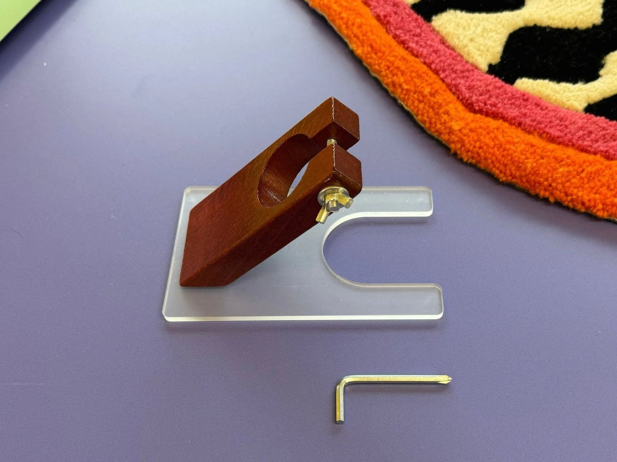 Rug carving machine guide attached to clipper