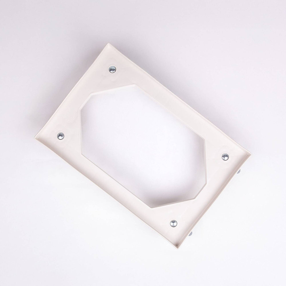 Aykasa Maxi trolley wheels and frame detail