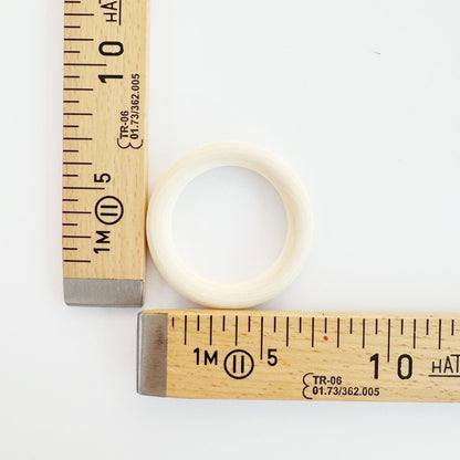 Wooden rings in several sizes, detail